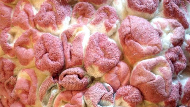 Vi tänker på förändring, en närbild från elevarbete på Östra Grevie folkhögskola Textil